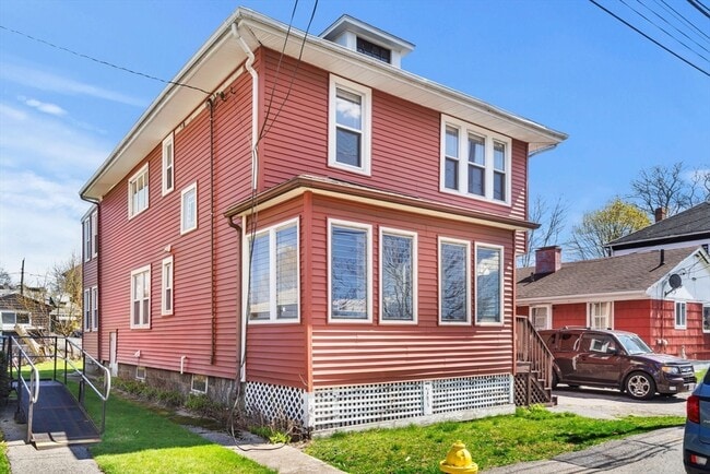 Building Photo - 16 Child St Unit B Rental