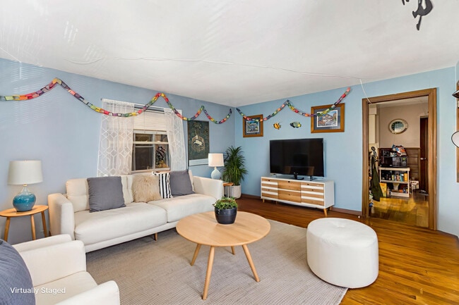 Photo - 2728 Digby Ave