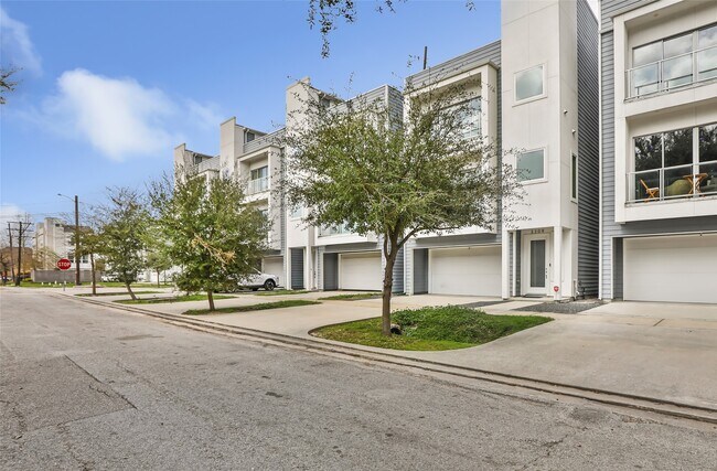 Photo - 3309 Baron St