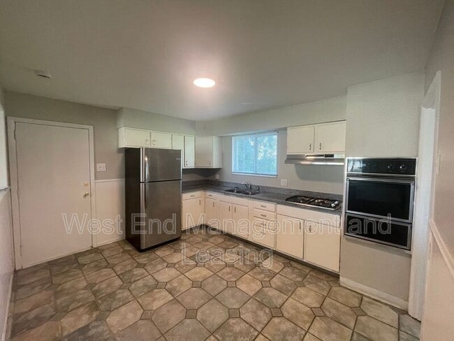Photo - 1675 Beverly Dr