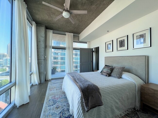 Building Photo - 923 Peachtree St NE Unit 1828