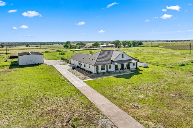 Building Photo - 251 Willow Moon Ranch Rd