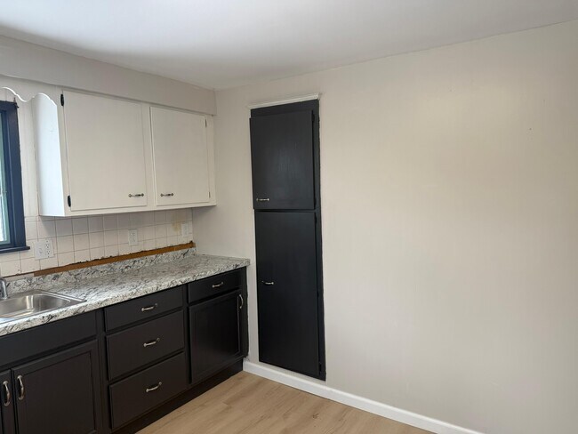 Photo - 909 West Ave