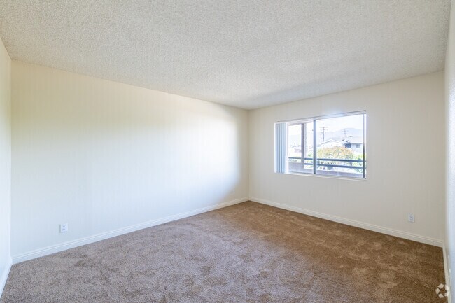 1BR, 1BA - 617SF - Bedroom