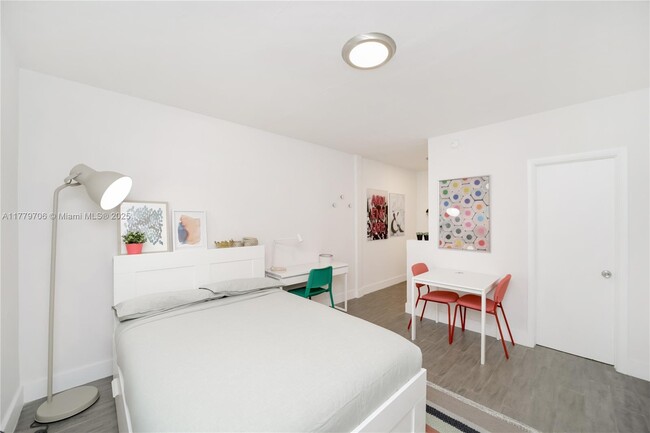 Building Photo - 770 NE 123rd St Unit 9 Rental