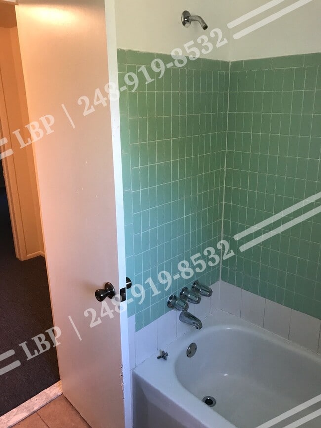 Photo - 5925 Inkster Rd