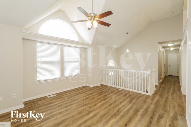 Photo - 208 S Darrowby Dr