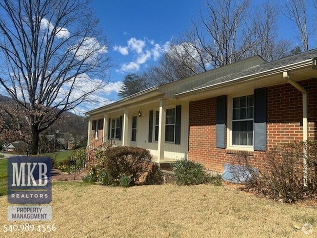 Building Photo - 4bd/3bth SW County Home
