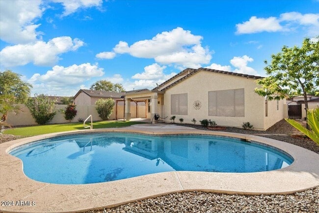 Photo - 440 N Roger Way