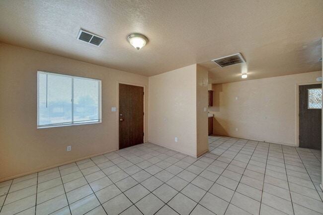 Photo - 1114 E Bisnaga St