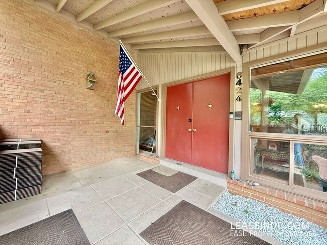 Photo - 6424 Hollins Dr