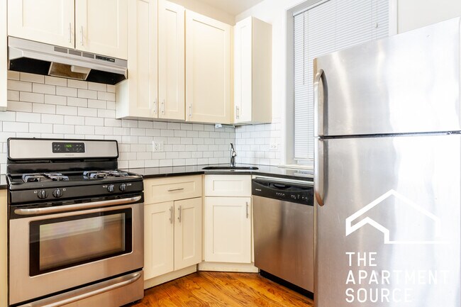 Photo - 853 W Cornelia Ave Unit 1N