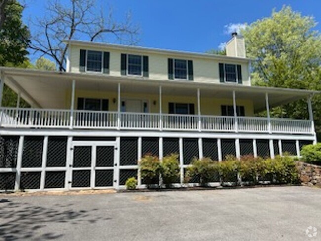 Building Photo - 4 bedroom located in Paint Bank, VA! Rental