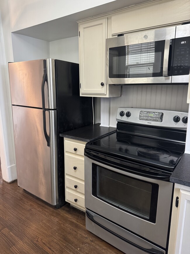 Kitchen - 509 Thorn Pl