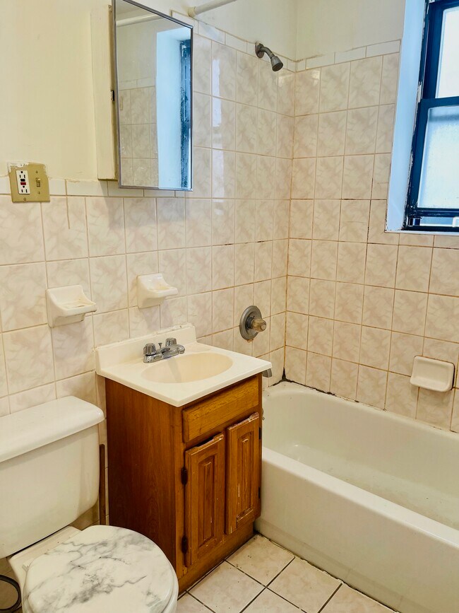 Photo - 392 E 4th St