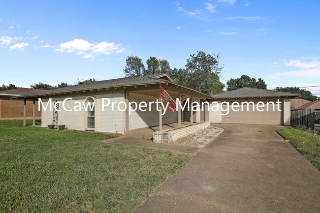 Building Photo - 1736 Brown Trail Rental