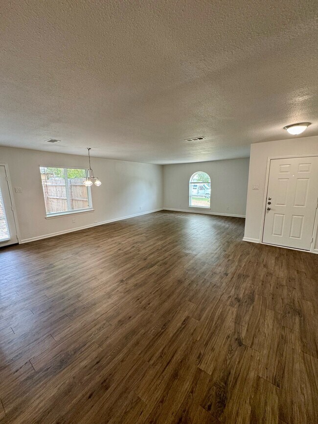 Photo - 3003 Lemmontree Ln