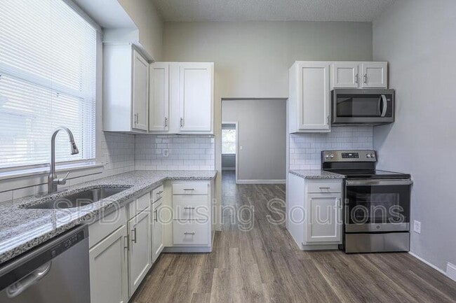 Photo - 1700 S Harvard Ave