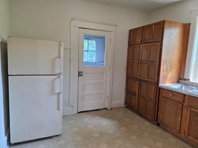 Photo - 305 E Bowman St