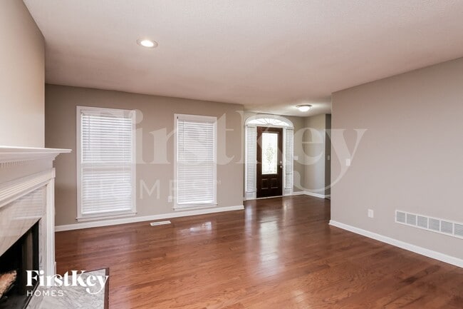 Photo - 4004 Southbrook Ct NW