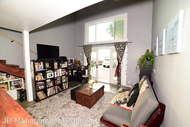 Photo - 1254 E 12th St