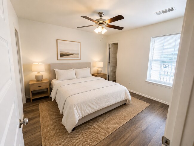 Photo - 1011 S Benchmark Ln