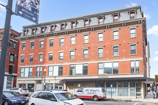 Building Photo - 5-7 Pleasant St Unit 402 Rental