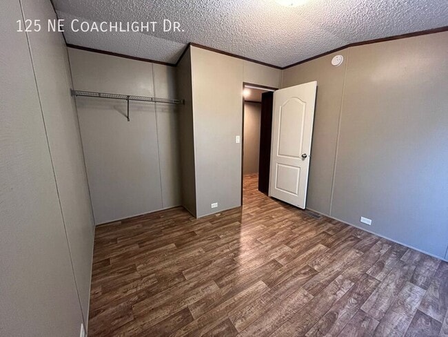 Photo - 125 Coachlight Dr