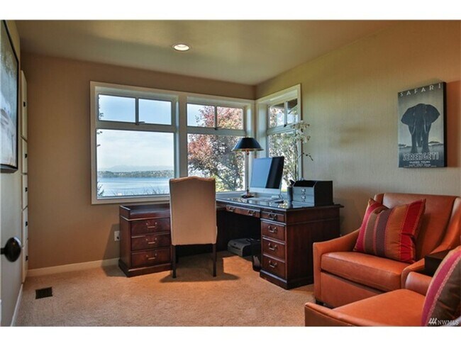 Photo - 4bd/3.5ba Kirkland House