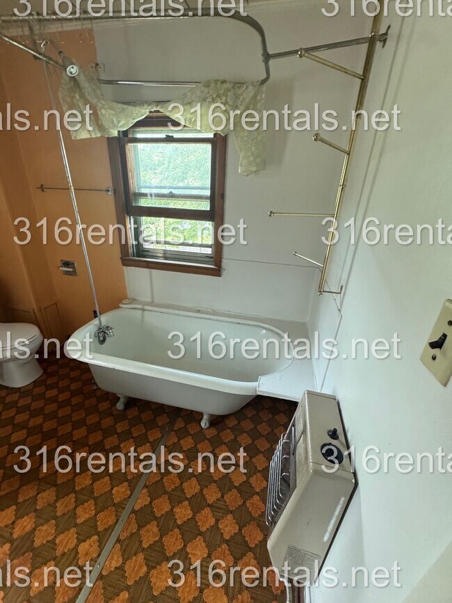 Photo - $900 - 2 bed 1 bath - Single Family Home