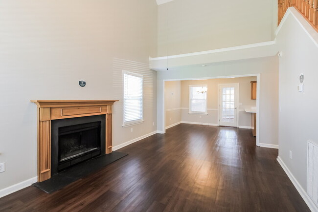 Photo - 245 Heritage Cir E