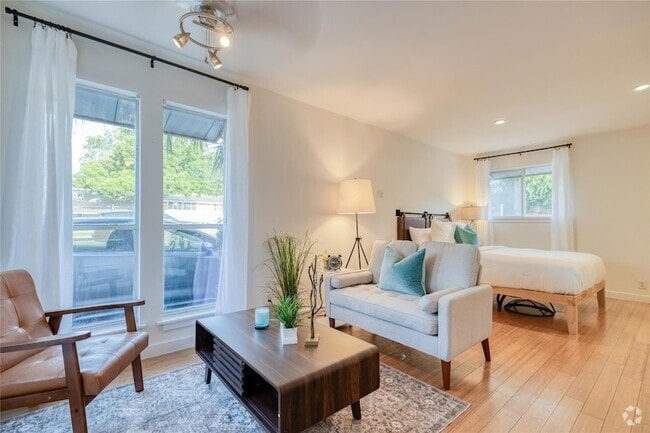 Building Photo - 2526 Durwood St Unit 212 Rental