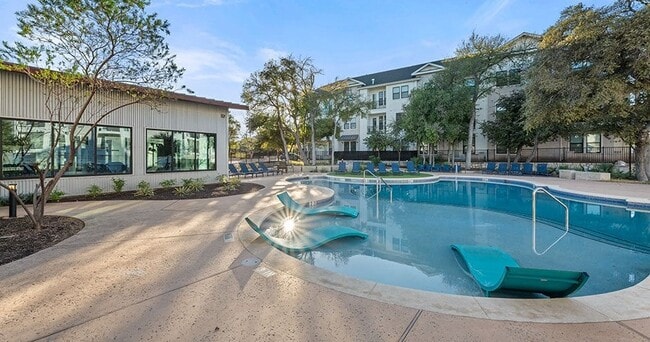 Lakeline Crossing Apartments