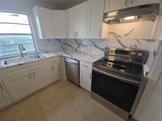 2025 NE 164th St Unit 309