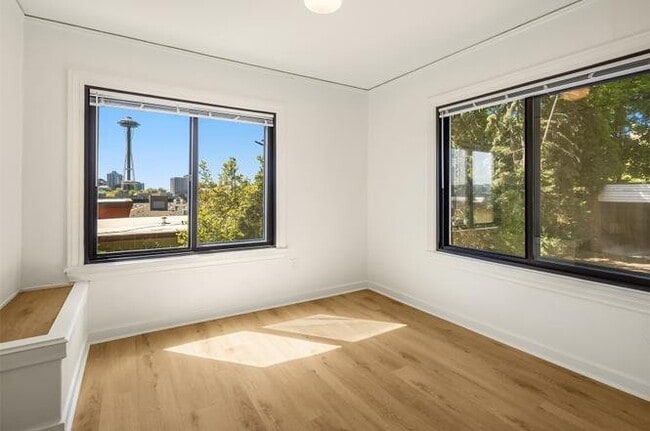 Building Photo - 909 4th Ave N