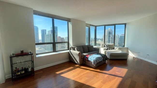 Photo - 400 N La Salle Dr Unit 2010