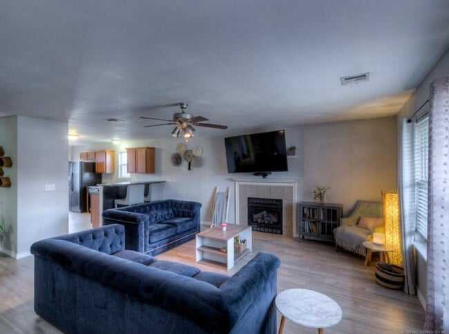 Photo - 120 Newman Cir
