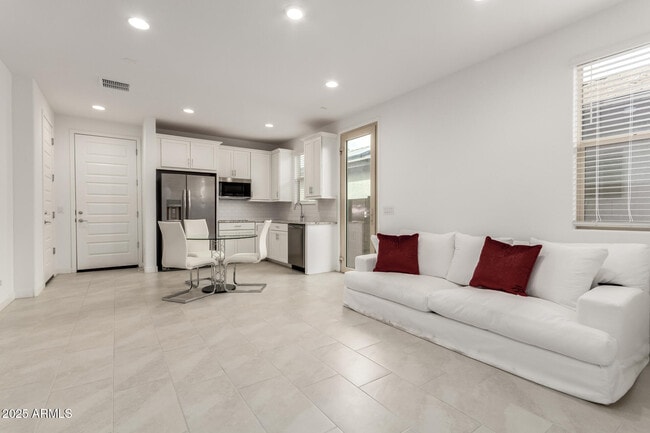 Building Photo - 12532 W Morten Ave Rental