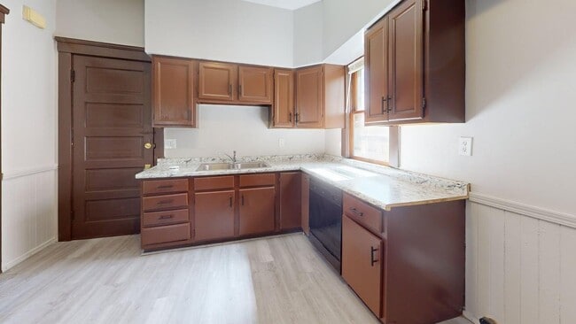 Building Photo - 798 E 157th St