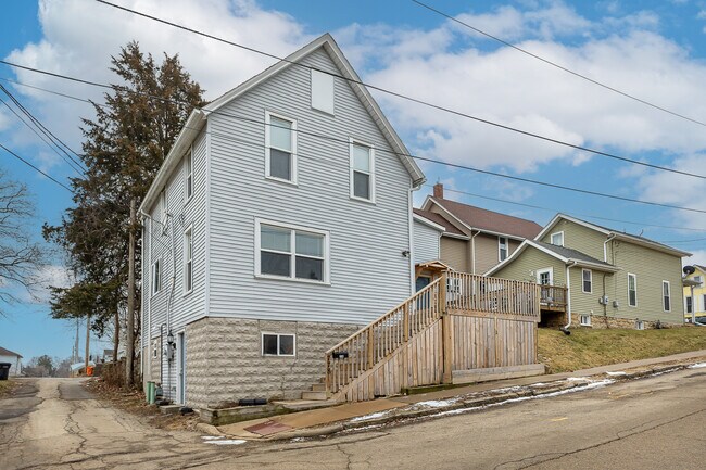 Photo - 778 W 8th St