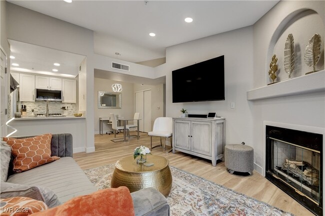 Building Photo - 950 Seven Hills Dr Unit 2923