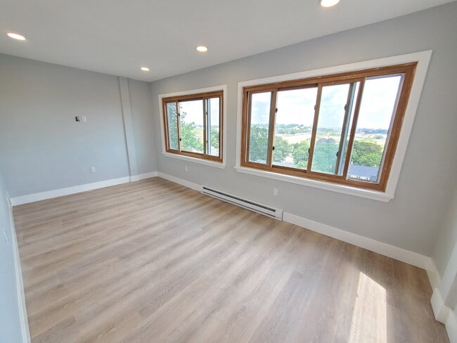 Building Photo - 31 Faywood Ave Unit U1