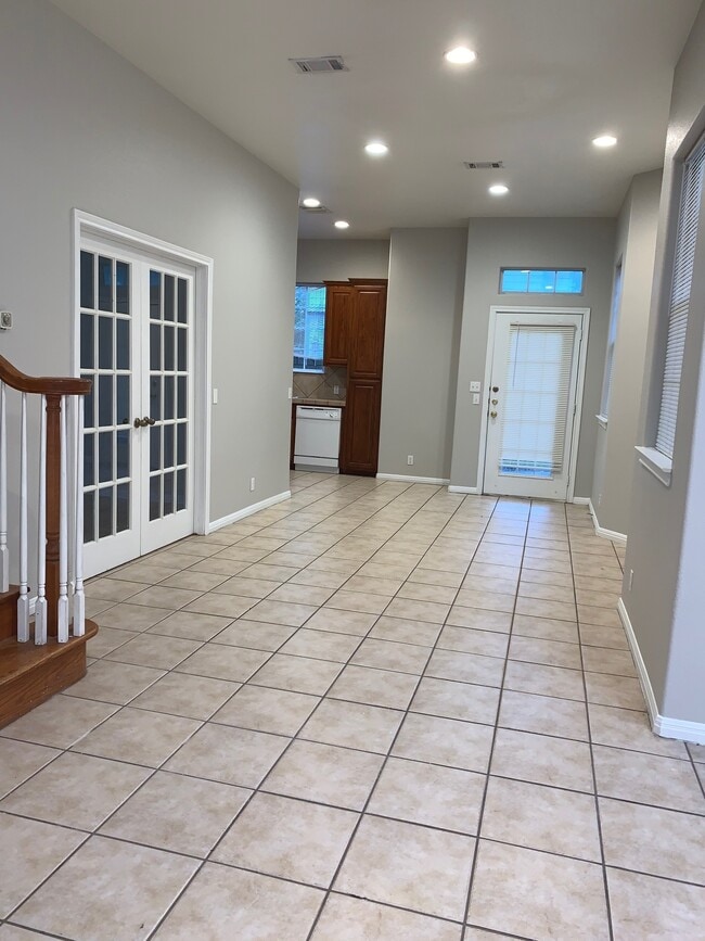 Photo - 106 E 46th St