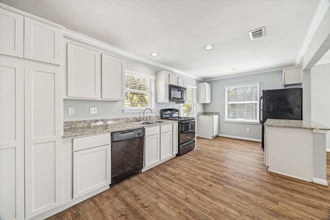 Building Photo - 1548 Ashland St Unit 2