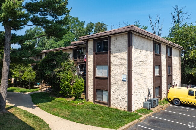 Driftwood Club Apartments