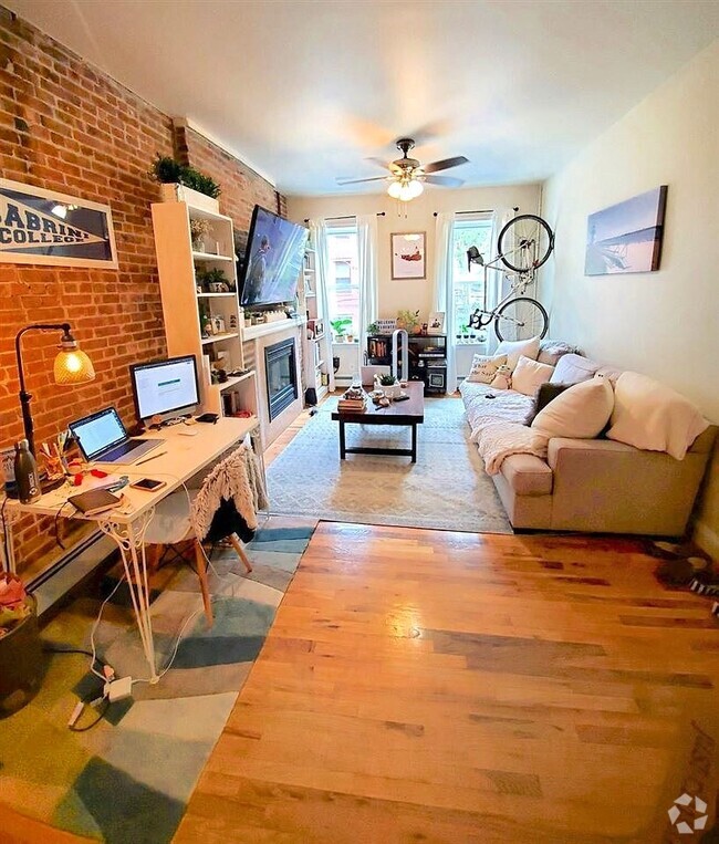 Building Photo - 228 1st St Unit 2B Rental