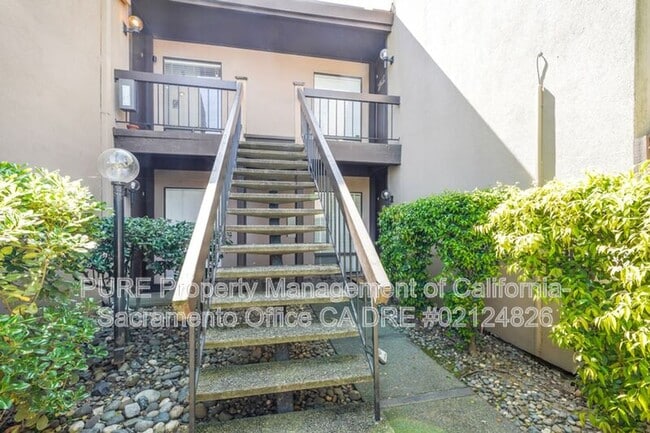 Photo - 2229 Woodside Ln