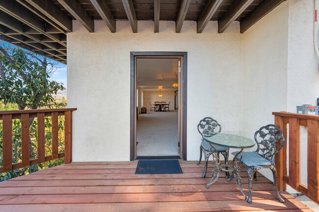 Photo - 897 Van Horn Way