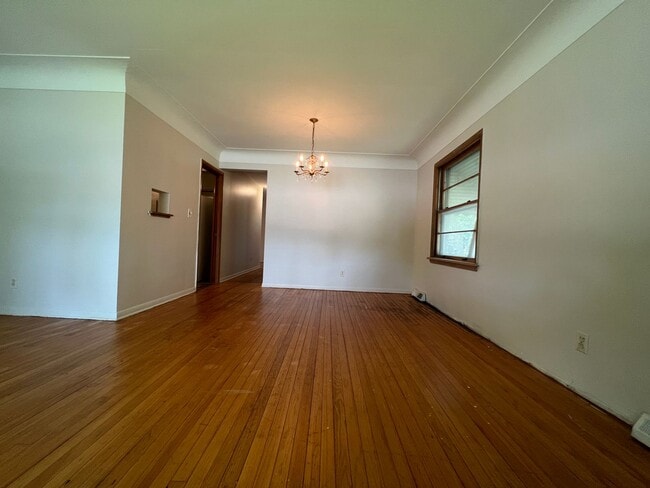 26200-26202 Lakeshore Blvd