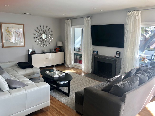 Photo - 3118 Torrance Blvd